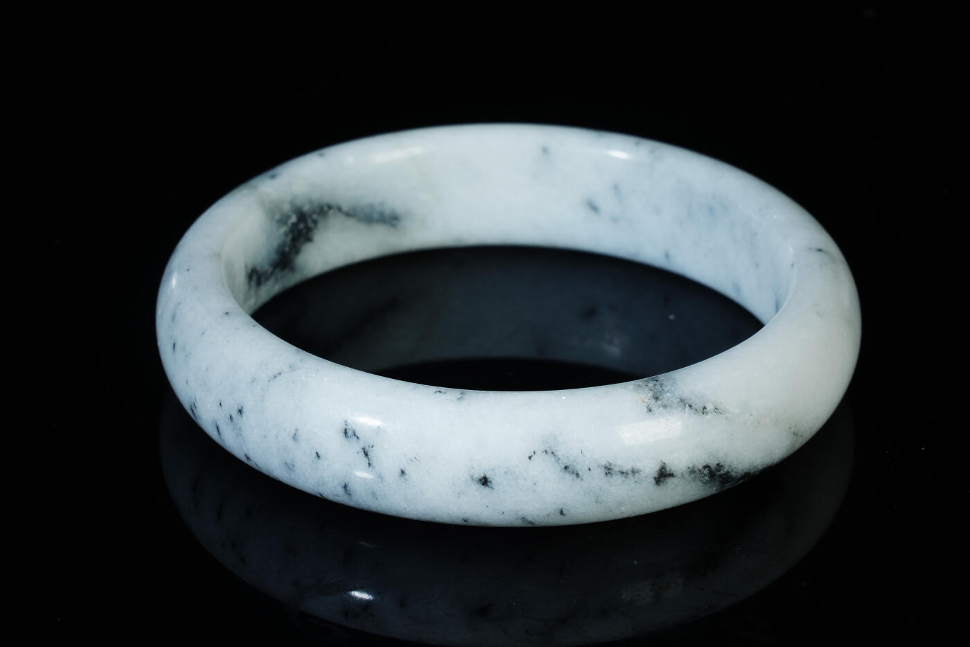 上海都达杂项专场八十一【全场包邮】  天然和田玉点墨青花手镯97-18