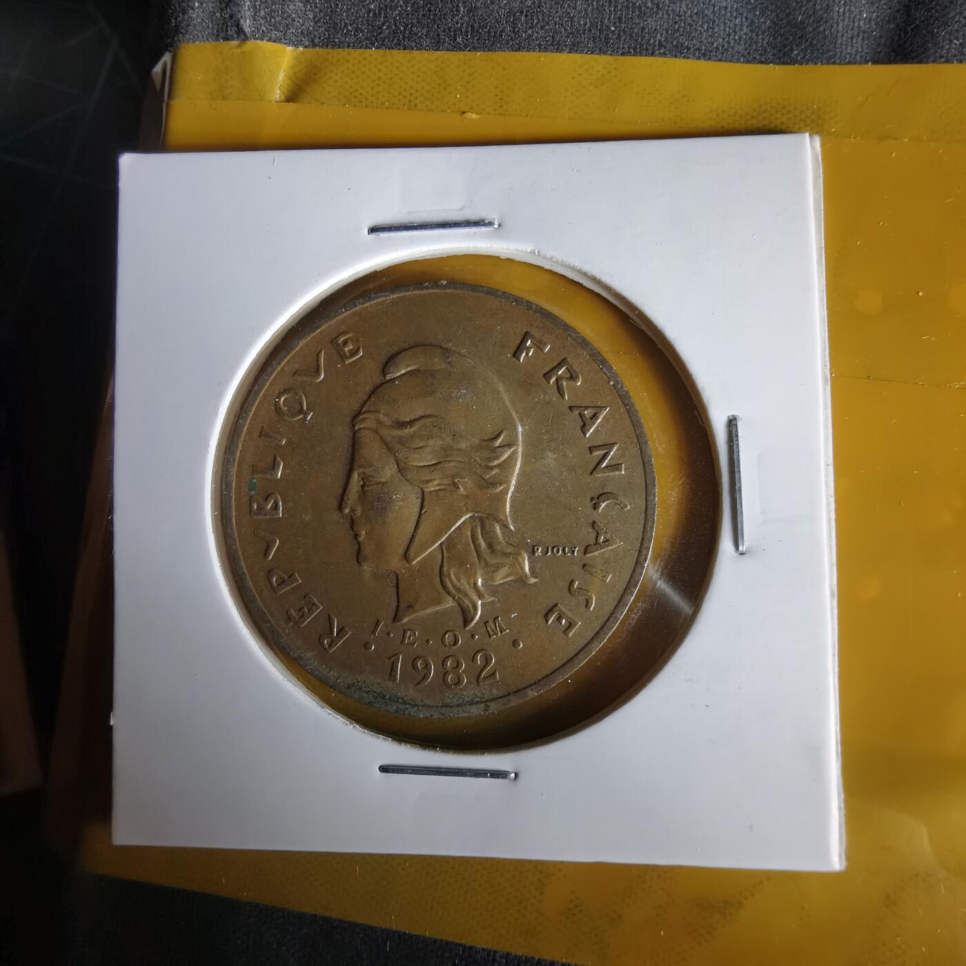 沼泽如烟--第1061场 法属波利尼西亚1982年100法郎