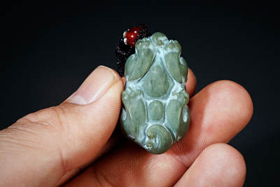 上海都达杂项专场102【全场包邮】  天然和田玉青玉精雕《瑞兽貔貅》挂件97-39