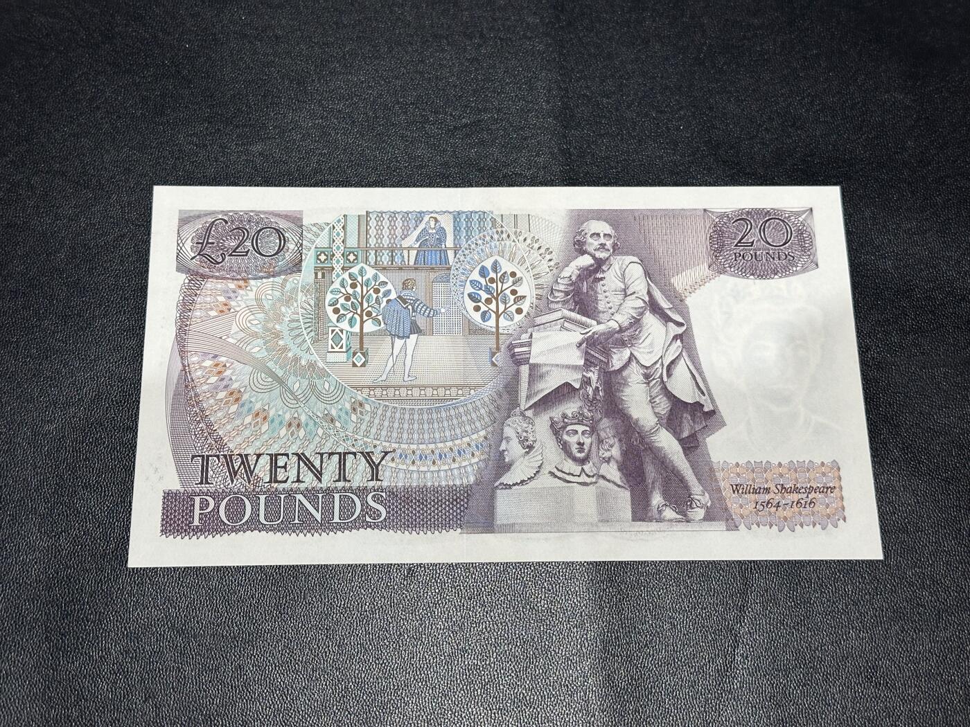 《外钞收藏家》第六百二十八期（精品百拍场）（长期征集拍品、欢迎藏友们联系合作） 英国D序列20镑 全新UNC C01冠