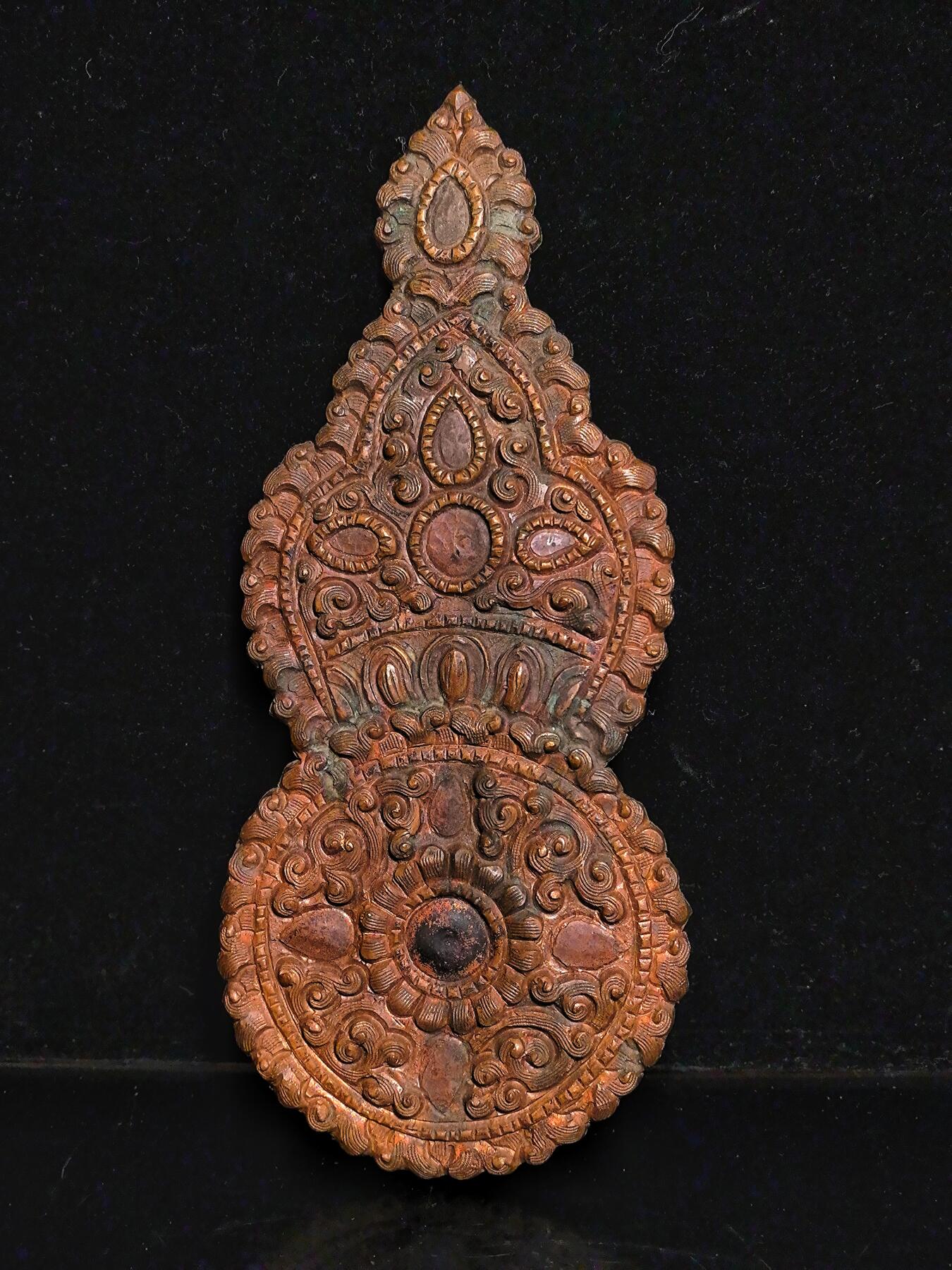 碧月说宝.雪域莲花开（二） 清代 藏传老铜佛龛饰片 百年锤揲八宝纹重器