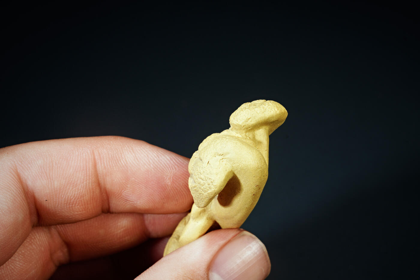 上海都达杂项专场八十一【全场包邮】  紫砂段泥灵芝如意把件97-212