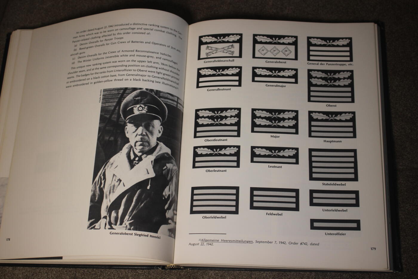 2026.4.21杂货小拍卖 《装甲兵团》，全书335页，详细介绍了德三装甲兵的历史沿革和制服、装备、标识等，书本整体保存完好