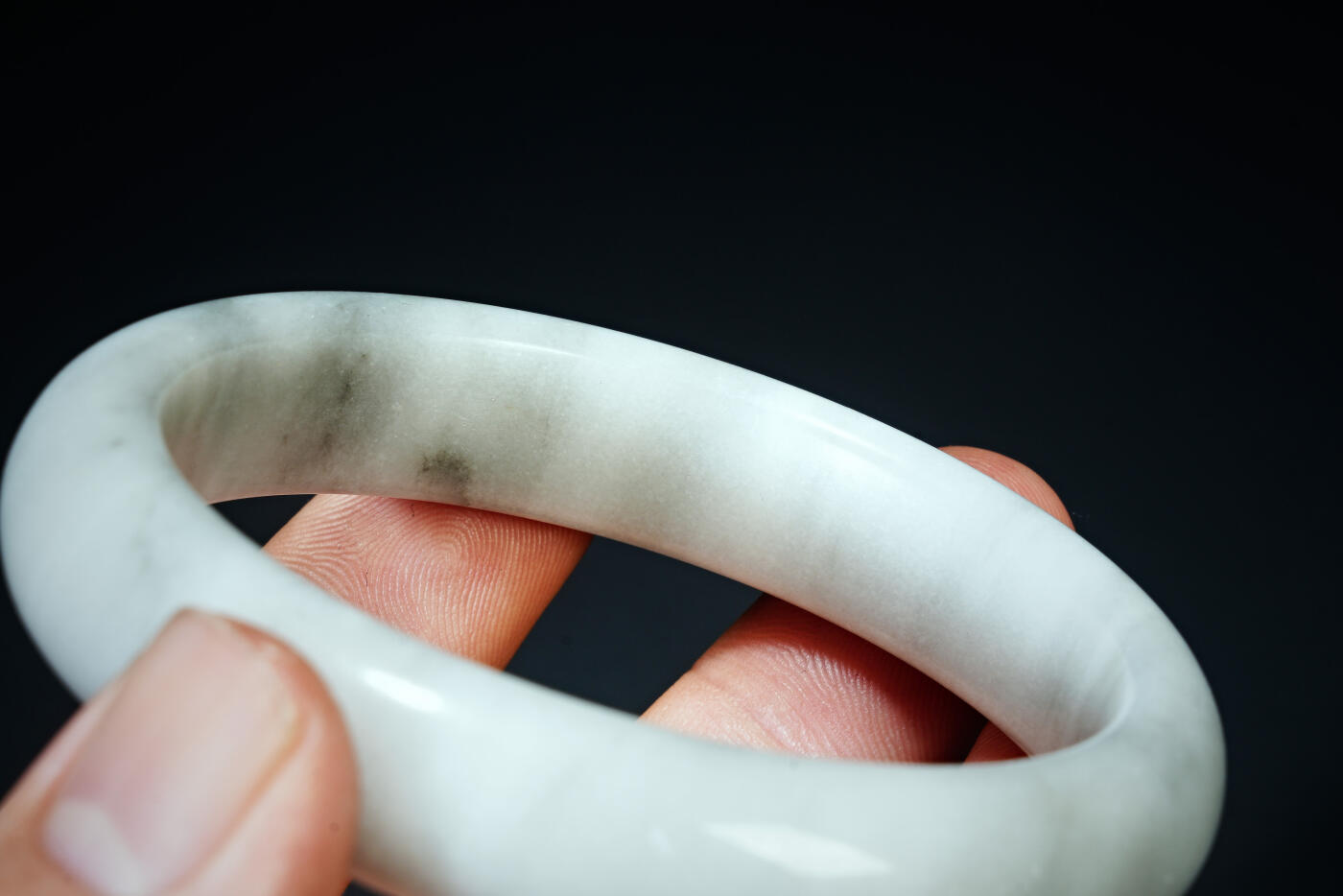 上海都达杂项专场八十一【全场包邮】  天然和田玉青花籽料贵妃手镯97-17