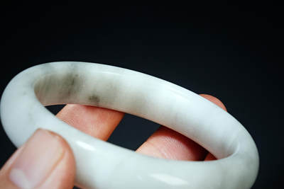 上海都达杂项专场103【全场包邮】  天然和田玉青花籽料贵妃手镯97-17