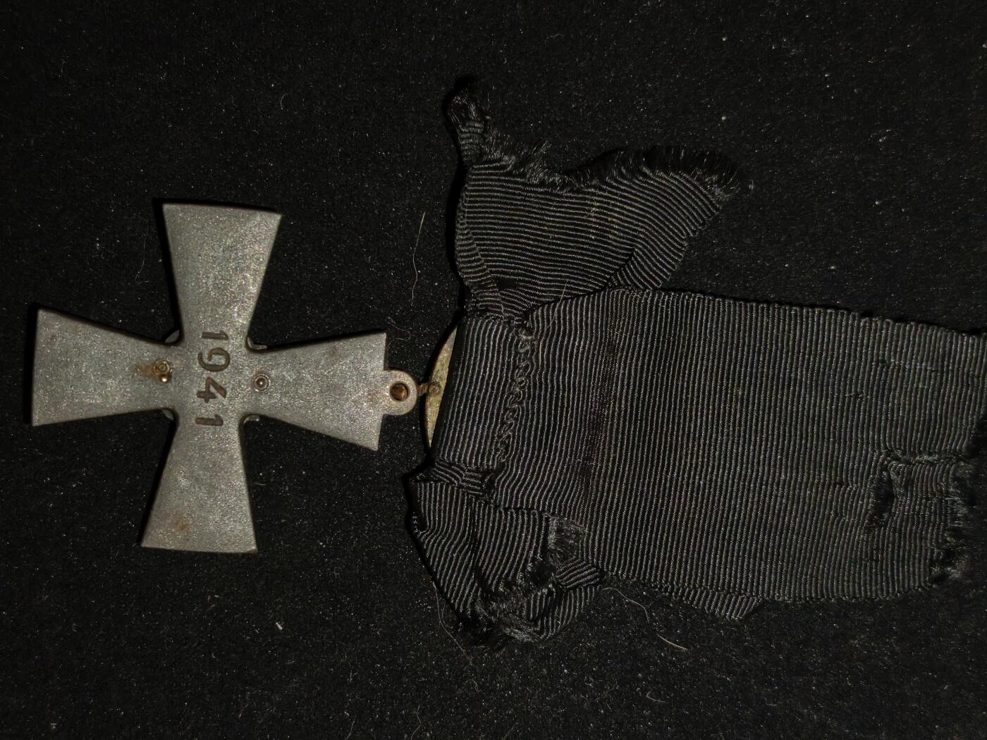 凯旋世界勋赏（第23期）（欢迎送拍）（对拍品有疑问请询问客服，不接受到手刀，出价默认拍品品相。请认真阅读拍卖规则！出价默认已认可！）（收到货请录制开箱视频，无视频概不处理问题。） 芬兰四级哀悼十字勋章 继续战争版