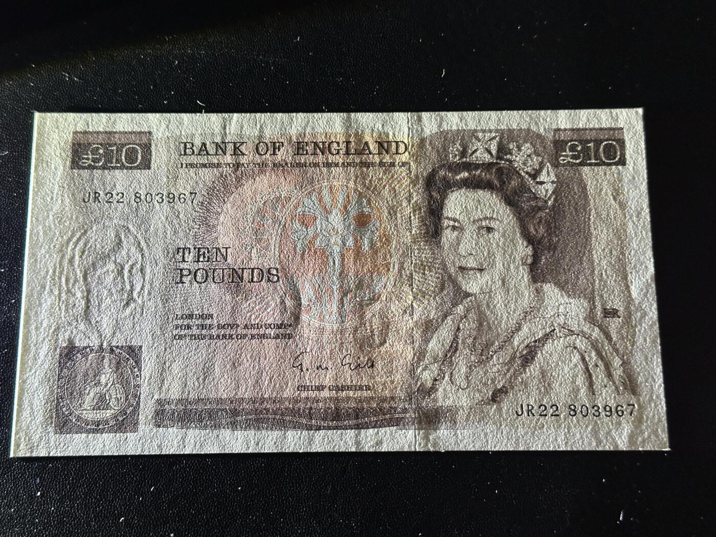 《外钞收藏家》第六百二十八期（精品百拍场）（长期征集拍品、欢迎藏友们联系合作） 英国D序列10镑 AU品相