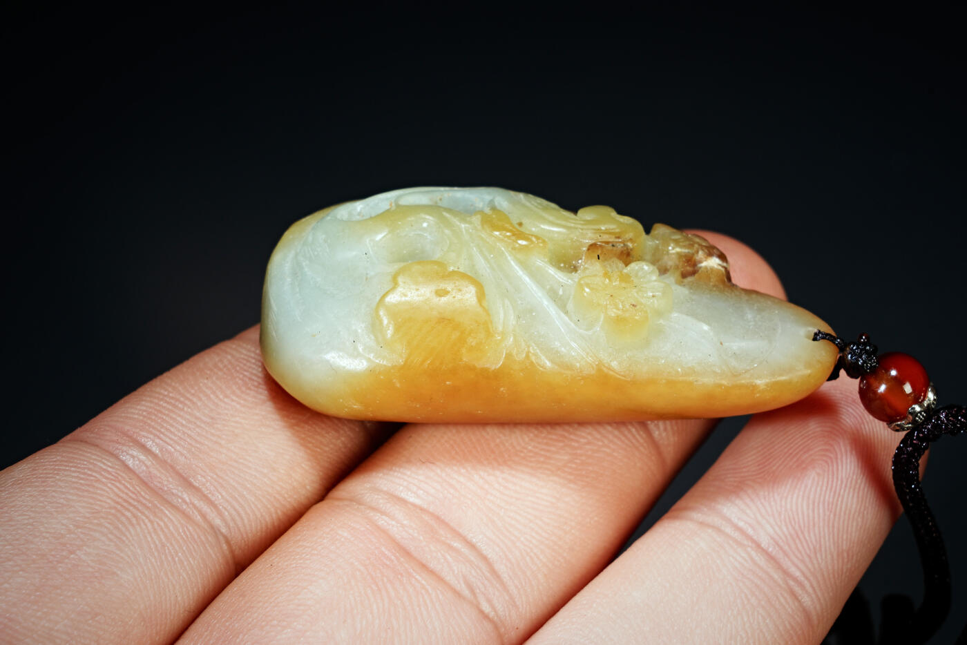 上海都达杂项专场八十一【全场包邮】  天然和田玉精雕《喜上眉梢》挂件97-43