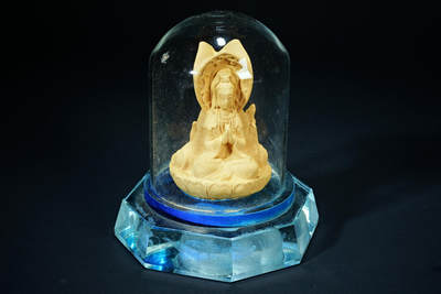 上海都达杂项专场102【全场包邮】  绒沙金三面观音摆件97-318