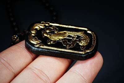 上海都达杂项专场102【全场包邮】  和田玉足金凤舞挂件