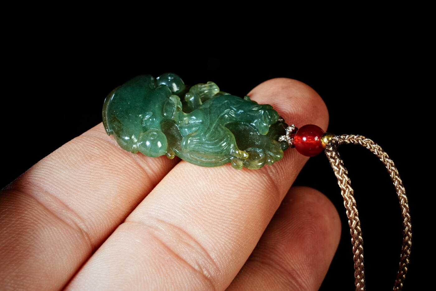 上海都达杂项专场八十一【全场包邮】  天然冰绿种翡翠（A货）精雕《大吉大利》挂件 97-61