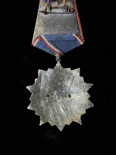 戎马世界章牌大赏第115期 南斯拉夫五级旗帜勋章，银制，第一版，590号，重达50g左右，带号版很少见