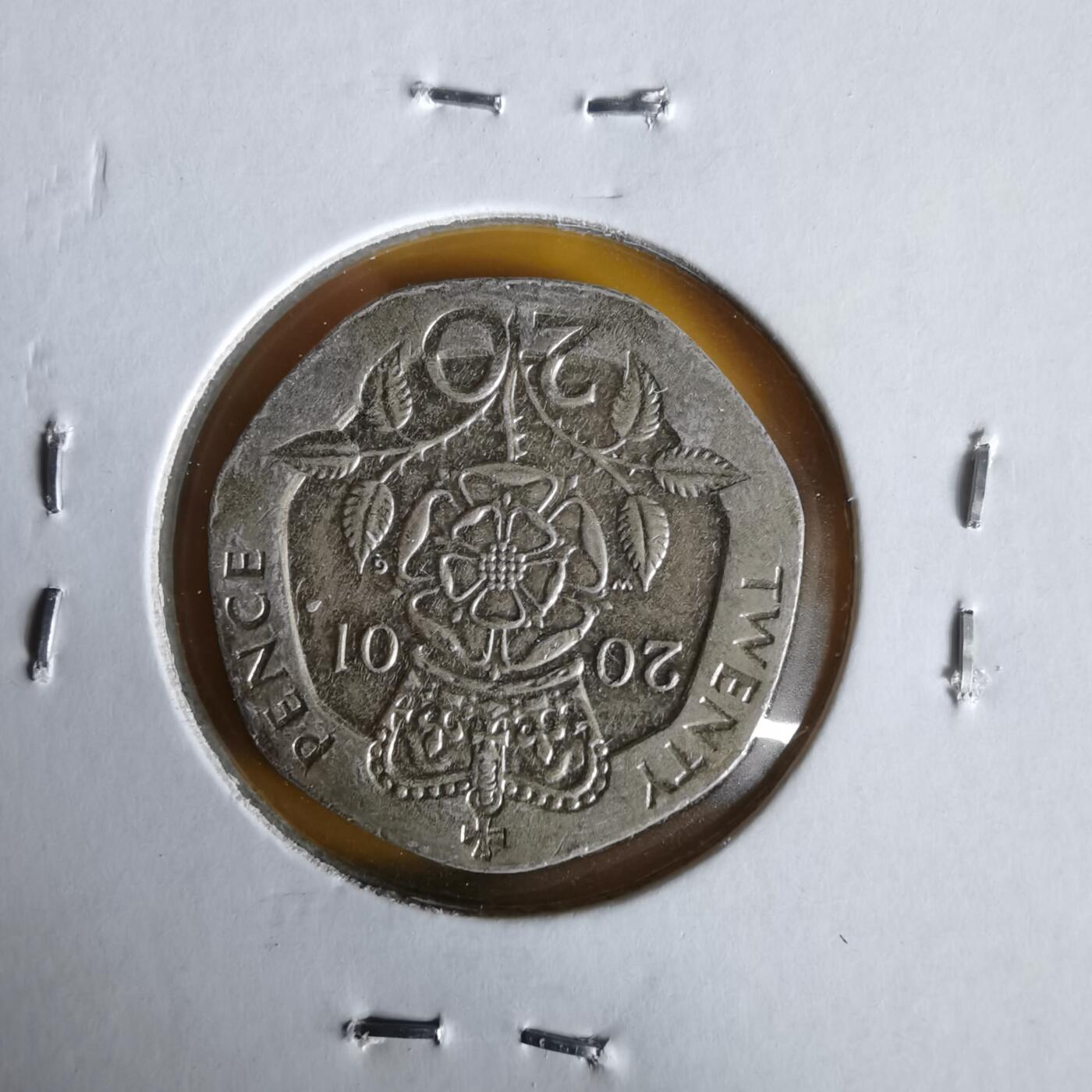 沼泽如烟--第1061场 英国2001年20便士