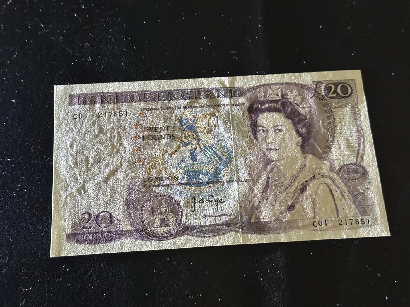 《外钞收藏家》第六百二十八期（精品百拍场）（长期征集拍品、欢迎藏友们联系合作） 英国D序列20镑 全新UNC C01冠