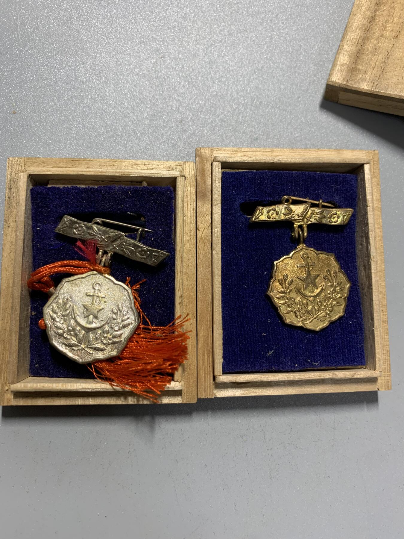 远东徽章小铺4月19日周日晚上9点结束 爱国妇人会两枚