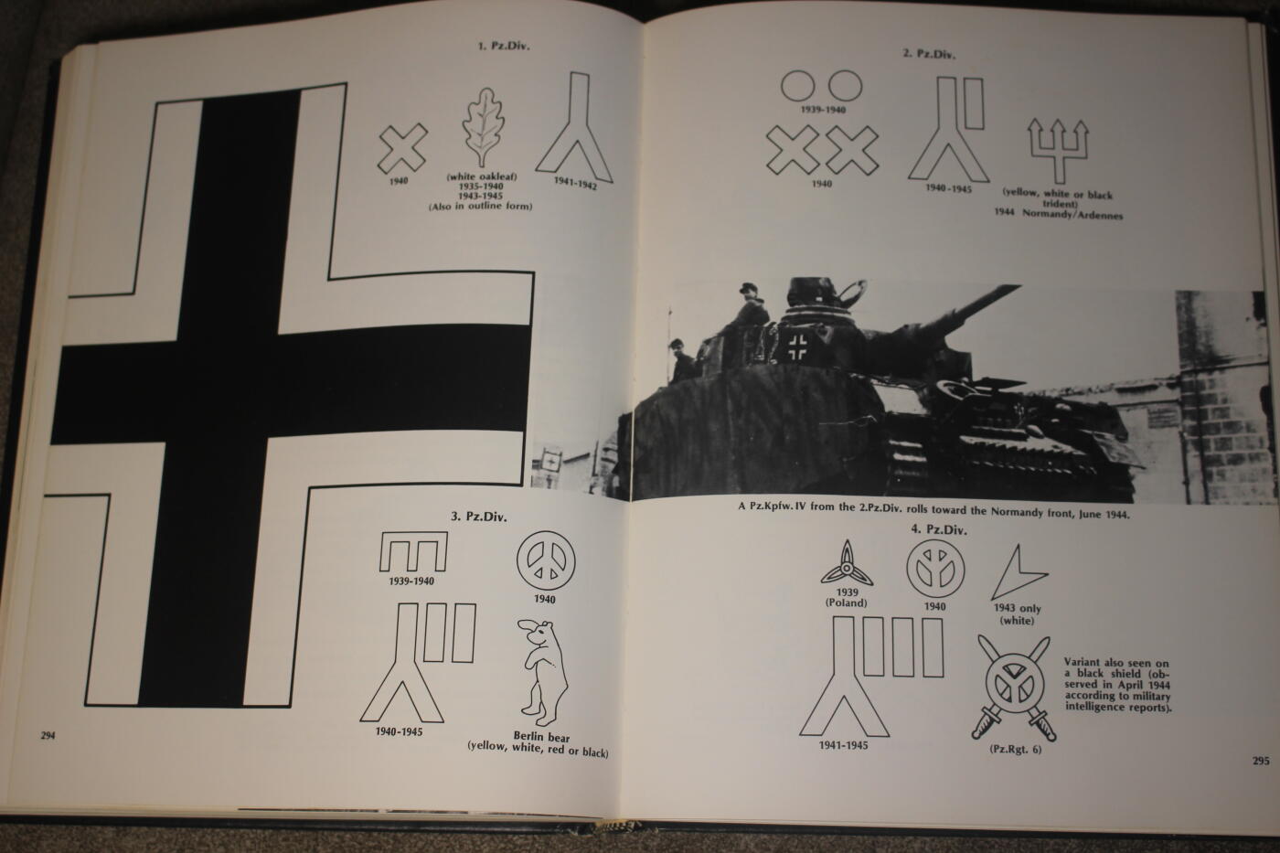 2026.4.21杂货小拍卖 《装甲兵团》，全书335页，详细介绍了德三装甲兵的历史沿革和制服、装备、标识等，书本整体保存完好