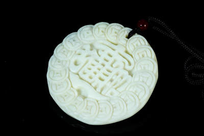 上海都达杂项专场102【全场包邮】  天然岫玉精雕《招财进宝》挂件97-69