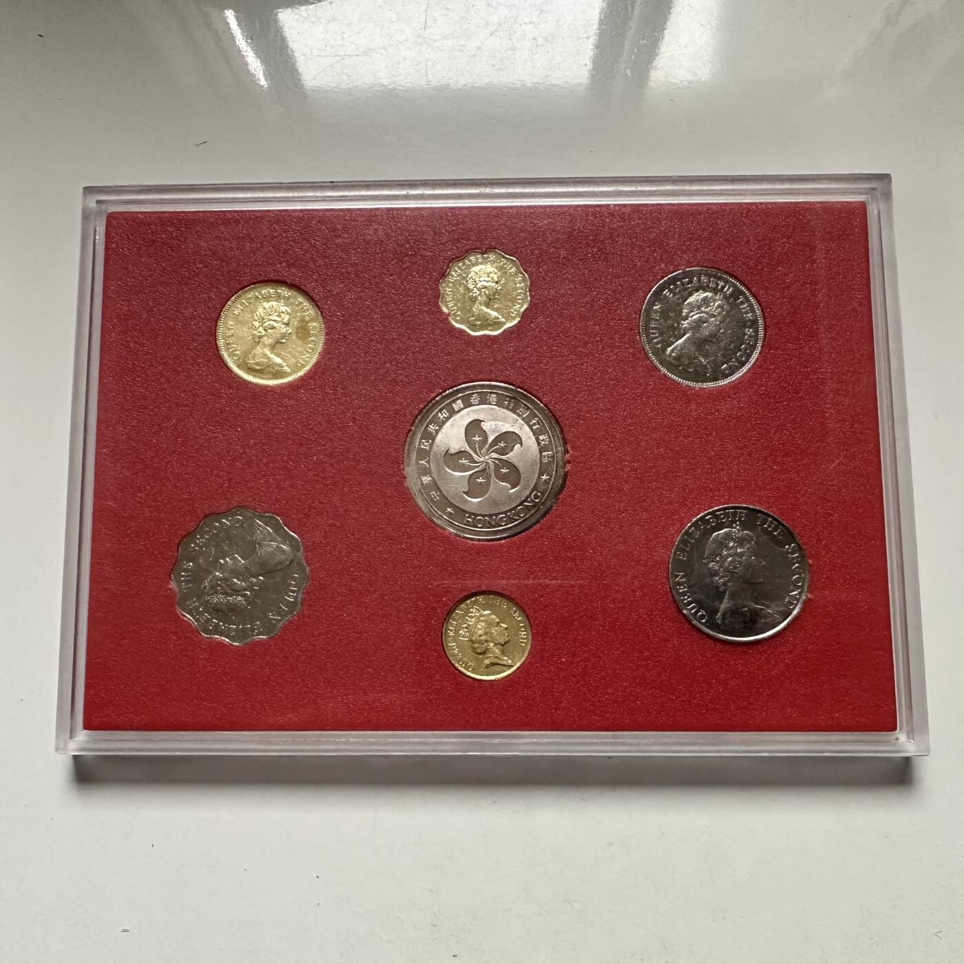 🌹外币初藏🌹🐯2026年第44场   每周二四六晚8️⃣点  世界硬币 女王版香港回归纪念套装