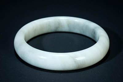 上海都达杂项专场103【全场包邮】  天然和田玉青花籽料贵妃手镯97-17