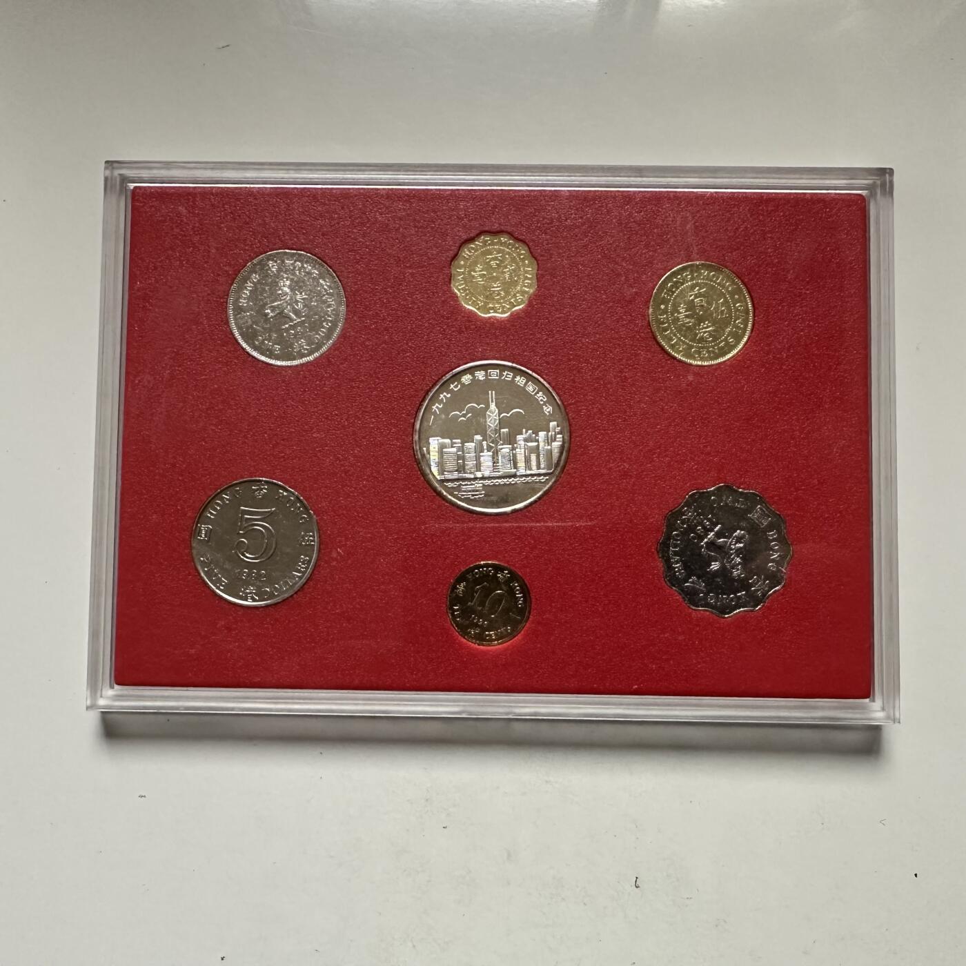 🌹外币初藏🌹🐯2026年第44场   每周二四六晚8️⃣点  世界硬币 女王版香港回归纪念套装