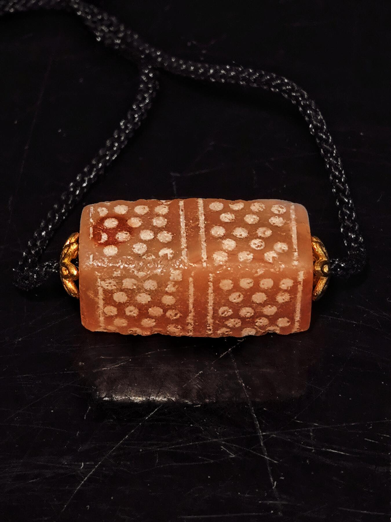 碧月说宝.雪域莲花开（二） 明代 玛瑙方型珠