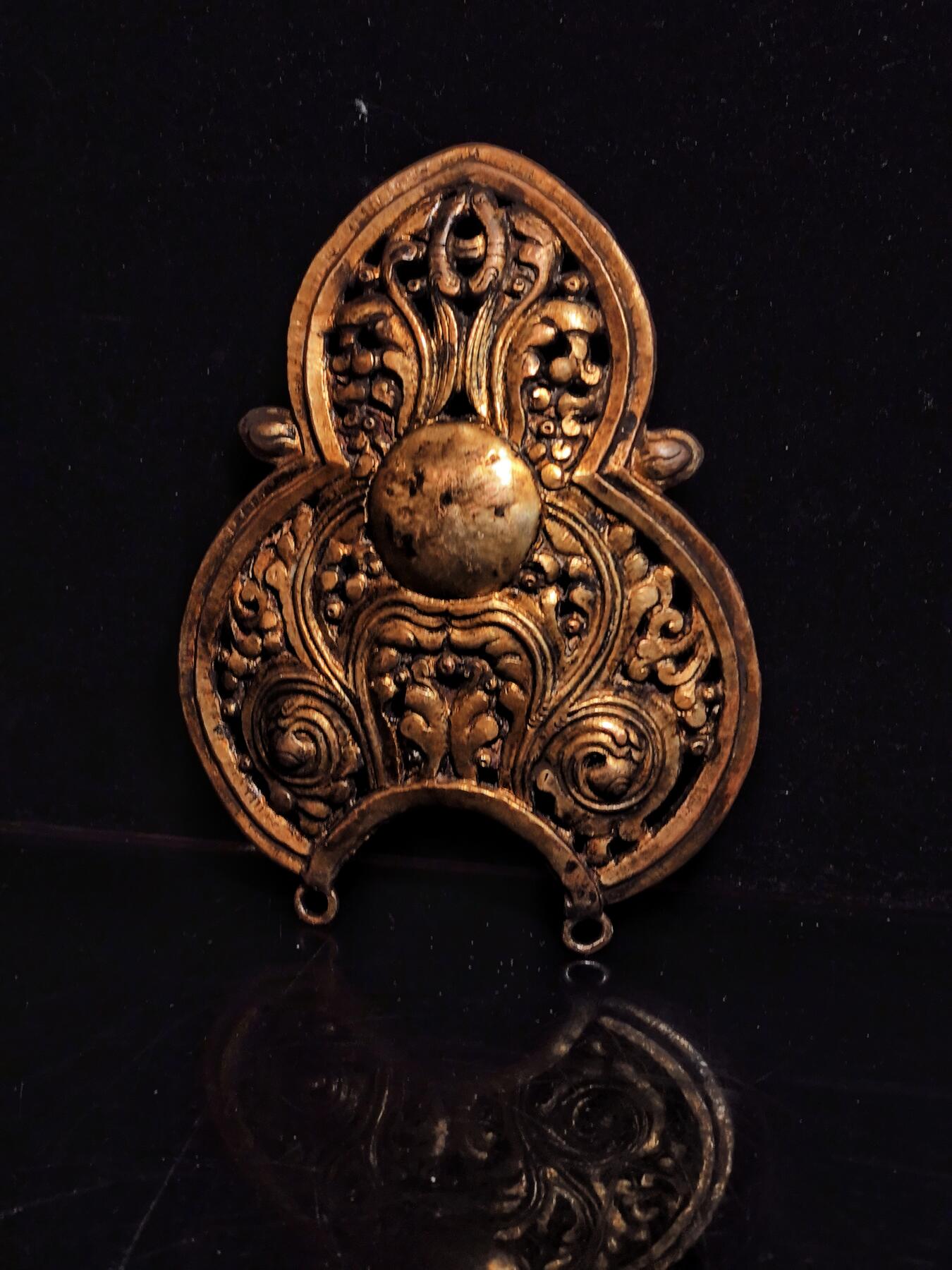 碧月说宝.雪域莲花开（二） 清代 铜鎏金镂空缠枝莲纹宝冠饰片