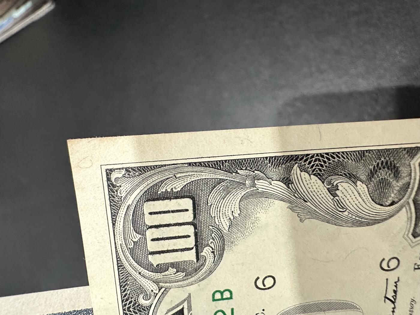 《外钞收藏家》第六百二十八期（精品百拍场）（长期征集拍品、欢迎藏友们联系合作） 日本500日元全新+1993年小头版100美元无折有黄潮斑UNC-