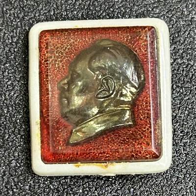 西秦中古拍卖第八十五期  红色年代1966～1976 毛主席像章 塑料制