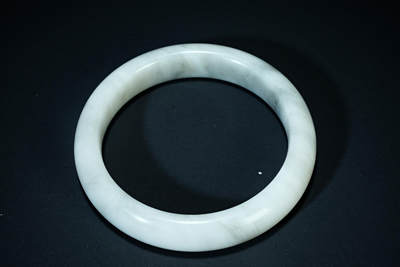 上海都达杂项专场103【全场包邮】  天然和田玉青花籽料贵妃手镯97-17