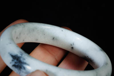 上海都达杂项专场103【全场包邮】  天然和田玉点墨青花手镯97-18