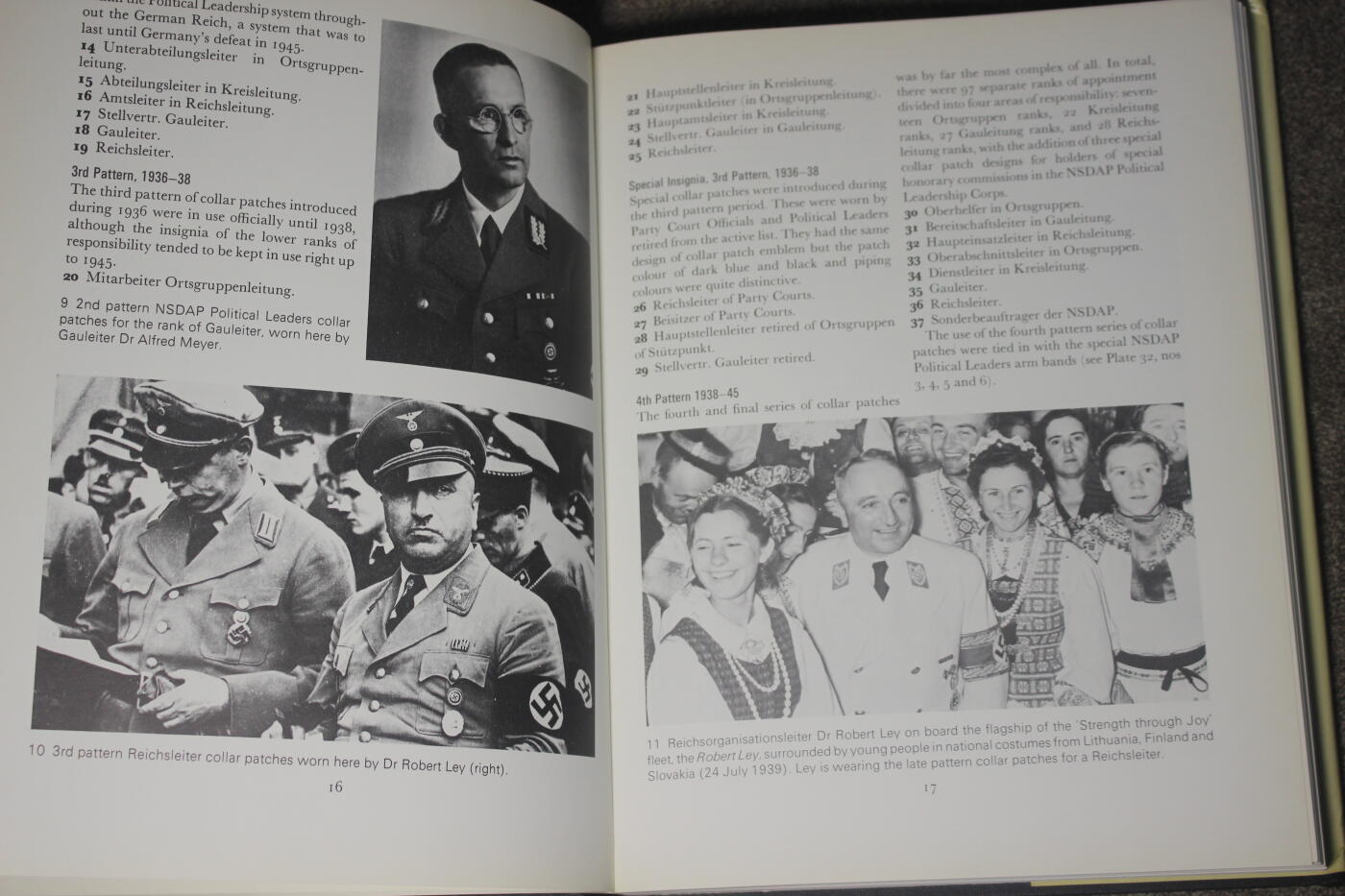 2026.4.21杂货小拍卖 德三组织标识，全书203页，实物照片和彩绘图片作比较，较为详细的介绍了德三的各类军事和民间组织标识，库存品相