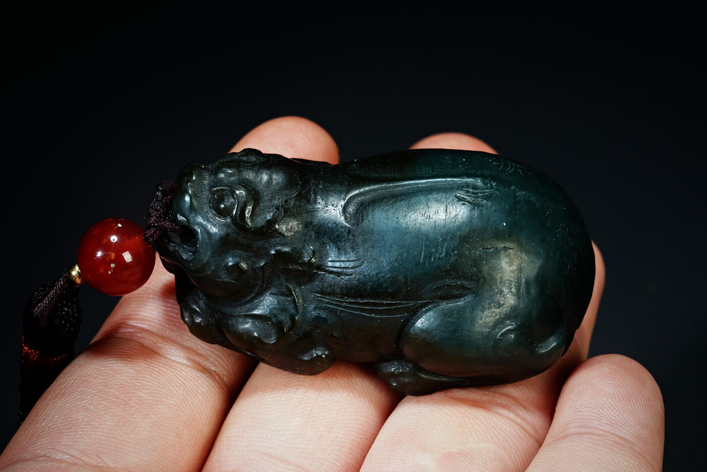 上海都达杂项专场八十一【全场包邮】  天然和田玉青玉精雕《貔貅》手把件