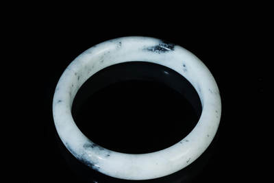 上海都达杂项专场103【全场包邮】  天然和田玉点墨青花手镯97-18