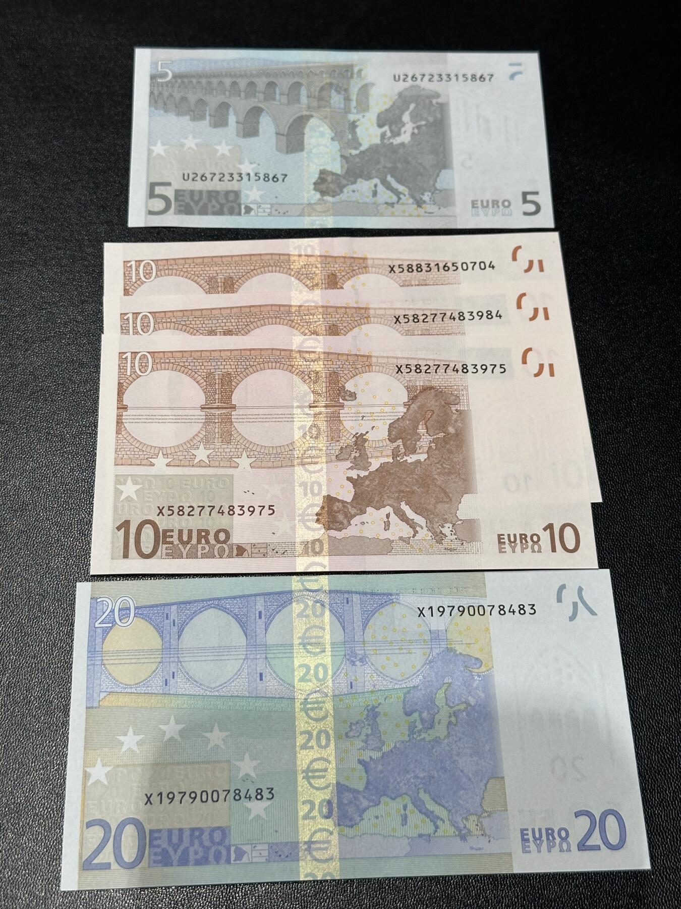 《外钞收藏家》第六百二十八期（精品百拍场）（长期征集拍品、欢迎藏友们联系合作） 一签5、10、20欧元5张一起 10欧1张AU、20欧全新角不绝 其他全新