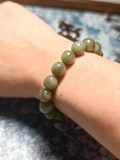 抚柳草堂-第二十六期章牌钱币  奖章勋章 满百包邮 放漏专场 和田玉猫眼碧玉手串 和田粉青料质地细腻结构紧密 料子老熟具有丝绢光泽 部分珠子具有猫眼效应 珠径11.5mm 重41.6g 上手效果百搭 显白
