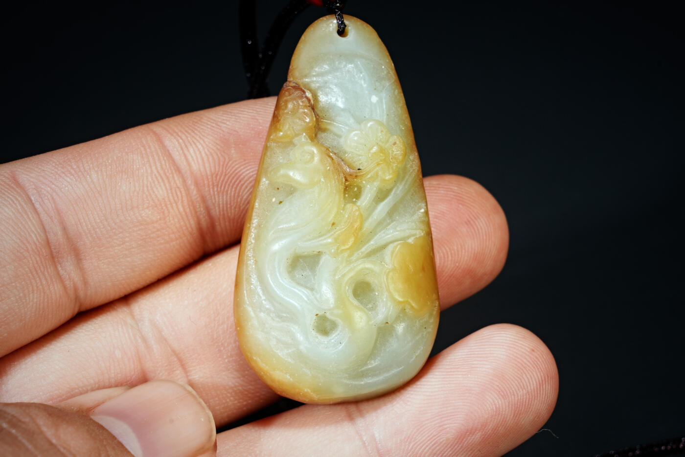 上海都达杂项专场八十一【全场包邮】  天然和田玉精雕《喜上眉梢》挂件97-43