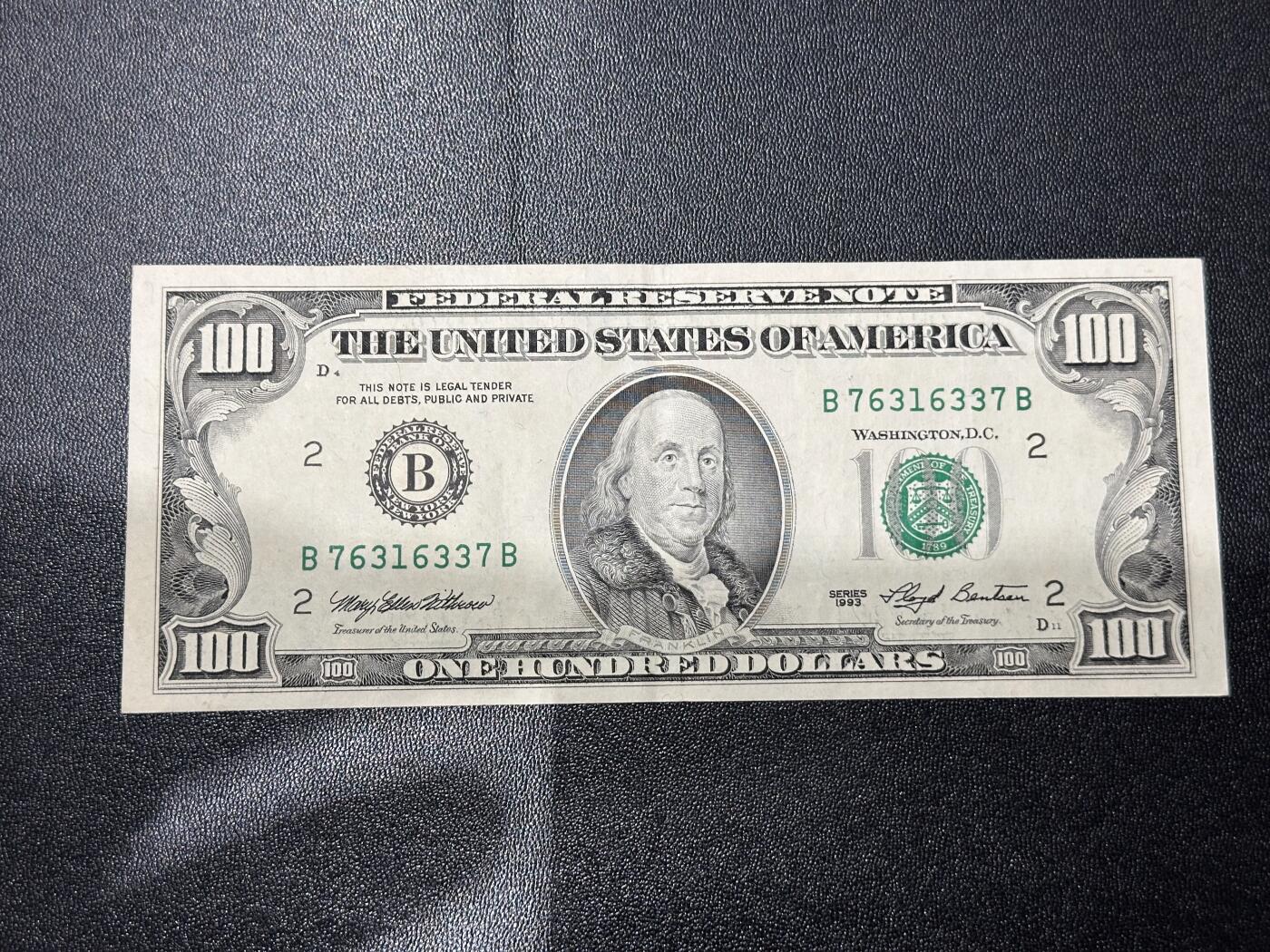 《外钞收藏家》第六百二十八期（精品百拍场）（长期征集拍品、欢迎藏友们联系合作） 1993年美国小头版100美元 AU品相