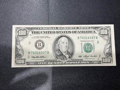 《外钞收藏家》第六百二十八期（精品百拍场）（长期征集拍品、欢迎藏友们联系合作） - 1993年美国小头版100美元 AU品相