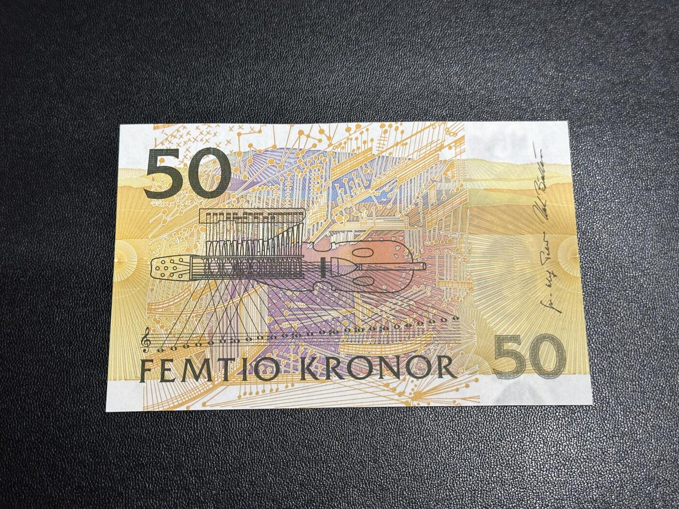 《外钞收藏家》第六百二十八期（精品百拍场）（长期征集拍品、欢迎藏友们联系合作） 瑞典50克朗 夜莺 全新UNC 初版