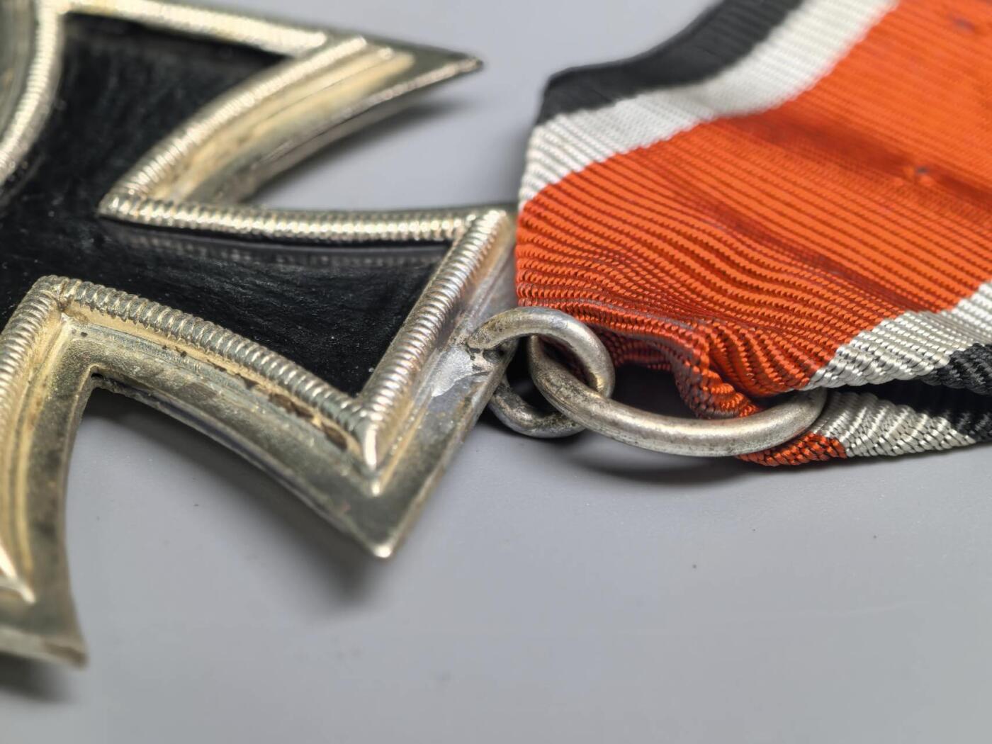 小驴勋章奖章收藏4月18日周六晚六点拍卖（珍爱和平，收藏战争，铭记历史，勿忘国耻，忠党爱国。有偿代拍，送拍规则在简介最后，参拍须阅读规则后再参拍，关系到运费包装发货时效真假辨别等关键信息，拍卖时不再发原图，看大图店主微信码在拍卖店铺介绍里或者找我要）