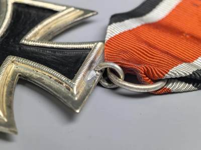 小驴勋章奖章收藏4月18日周六晚六点拍卖（珍爱和平，收藏战争，铭记历史，勿忘国耻，忠党爱国。有偿代拍，送拍规则在简介最后，参拍须阅读规则后再参拍，关系到运费包装发货时效真假辨别等关键信息，拍卖时不再发原图，看大图店主微信码在拍卖店铺介绍里或者找我要） 57版二级铁十字勋章，有多处修补痕迹影响鉴定还请自行断代