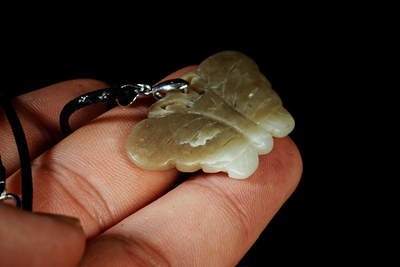 上海都达杂项专场102【全场包邮】  天然和田玉精雕《蝴蝶翩翩》挂件97-40