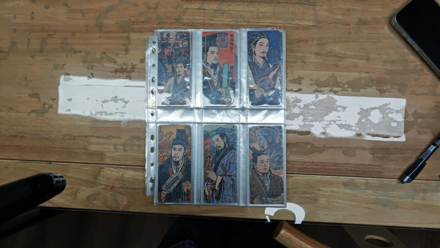 白泽拍卖卡牌手绘专场第35期（问东城春色，正谷雨，牡丹期） 2025 九轩文化 群雄逐鹿 三国 异形卡（5.3cm*12.5cm） 李云中绘 普卡全套54张+5张解锁+梁山五虎粗闪1套5张+2张 共66张（含异形卡膜卡页）（视频介绍）