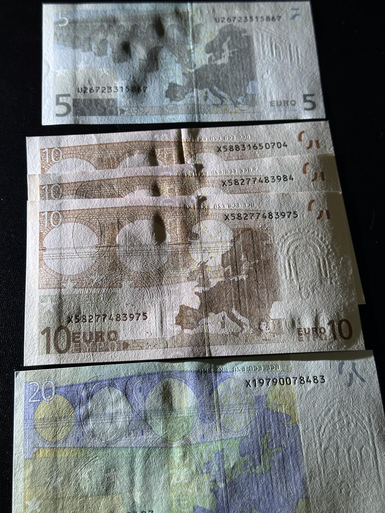 《外钞收藏家》第六百二十八期（精品百拍场）（长期征集拍品、欢迎藏友们联系合作） 一签5、10、20欧元5张一起 10欧1张AU、20欧全新角不绝 其他全新