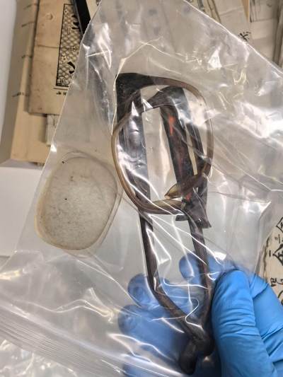 小驴勋章奖章收藏4月18日周六晚六点拍卖（珍爱和平，收藏战争，铭记历史，勿忘国耻，忠党爱国。有偿代拍，送拍规则在简介最后，参拍须阅读规则后再参拍，关系到运费包装发货时效真假辨别等关键信息，拍卖时不再发原图，看大图店主微信码在拍卖店铺介绍里或者找我要） 伟大的抗日战争时期日方从军记章勋记、杂件等在一个皮箱里一套