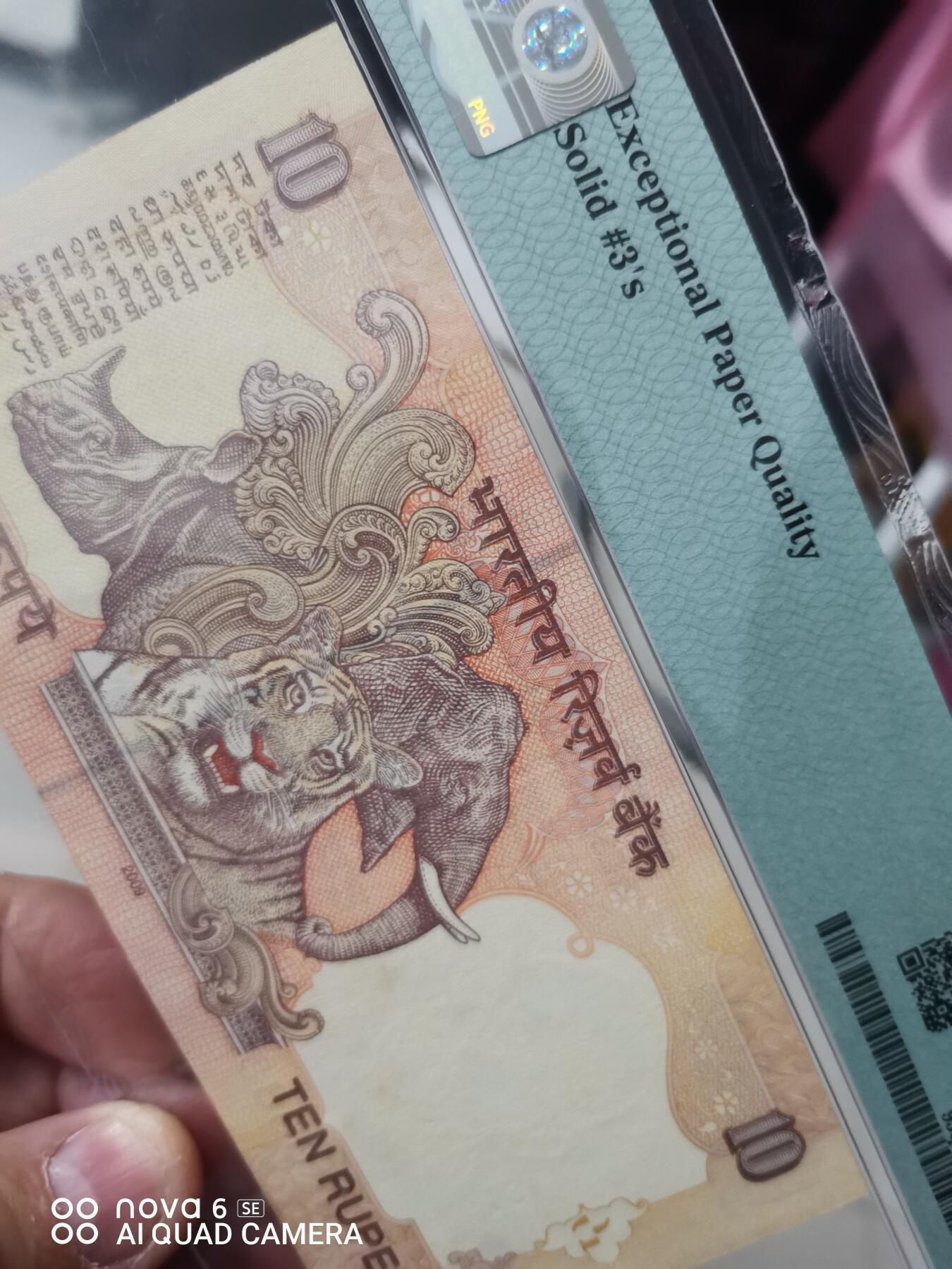 2014年 印度储备银行10卢比纸币，PMG评级64分，Choice Uncirculated，全同号6JN333333，Letter A版。票面保存完好，几乎全新，收藏级别，品相漂亮，适合钱币收藏爱好者。  