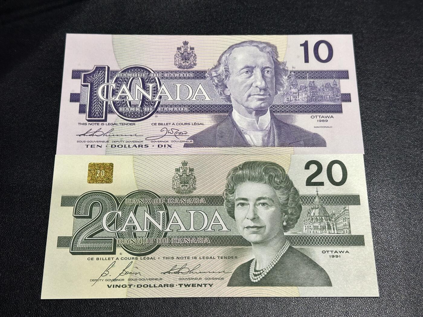 《外钞收藏家》第六百二十八期（精品百拍场）（长期征集拍品、欢迎藏友们联系合作） 加拿大鸟版10和20元 2张一起 全新UNC