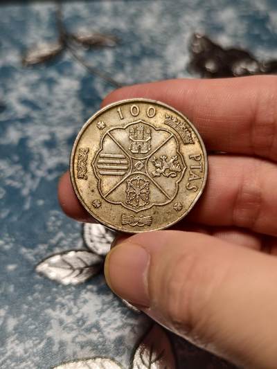 抚柳草堂-第二十六期章牌钱币  奖章勋章 满百包邮 放漏专场 1966西班牙佛朗哥100PESETAS银币 重19.1g 老包浆味道好细节也在线 发丝清晰不糊