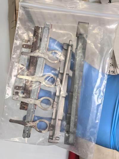 小驴勋章奖章收藏4月18日周六晚六点拍卖（珍爱和平，收藏战争，铭记历史，勿忘国耻，忠党爱国。有偿代拍，送拍规则在简介最后，参拍须阅读规则后再参拍，关系到运费包装发货时效真假辨别等关键信息，拍卖时不再发原图，看大图店主微信码在拍卖店铺介绍里或者找我要） 伟大的抗日战争时期日方从军记章勋记、杂件等在一个皮箱里一套