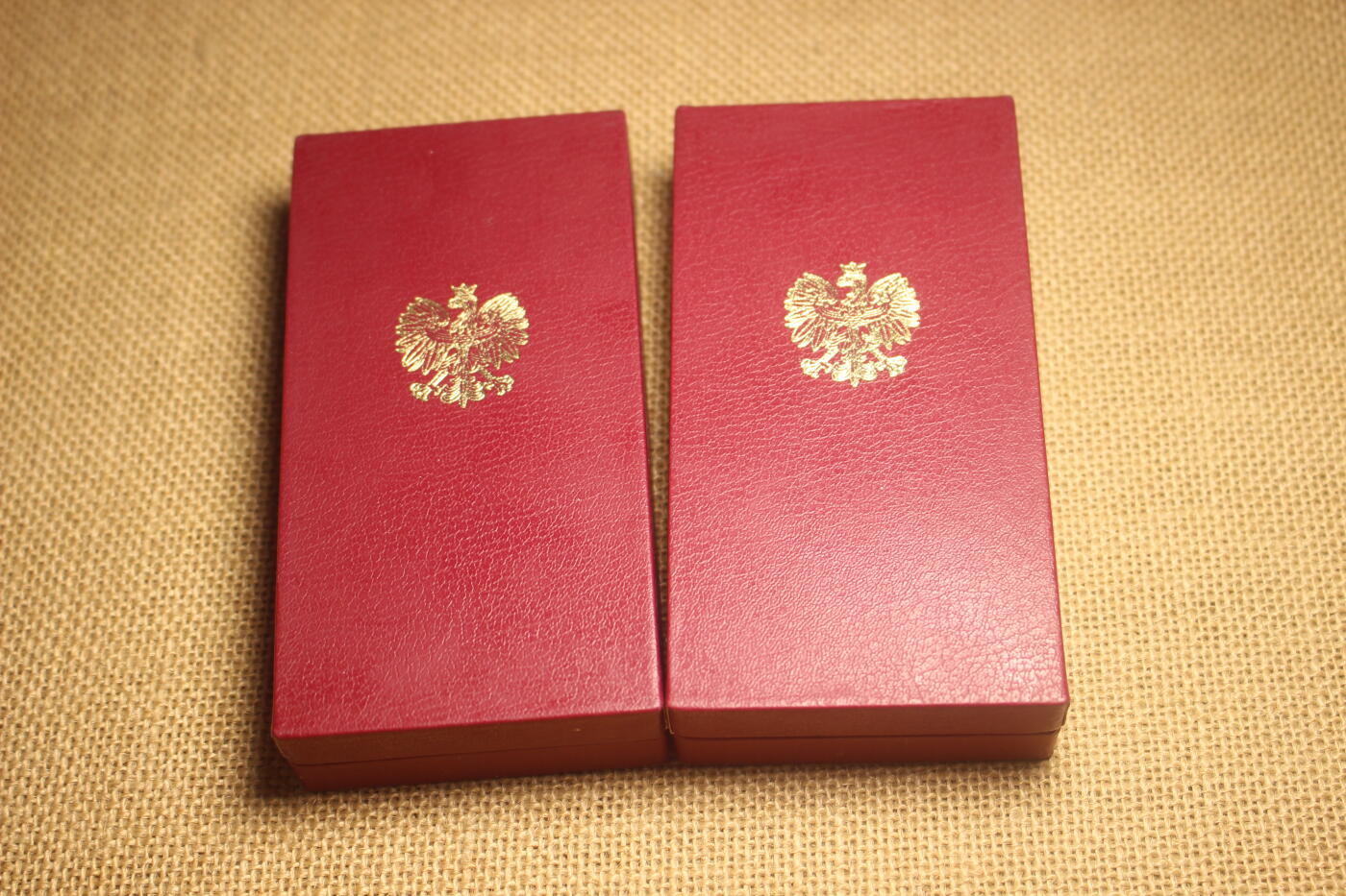 2026.4.21杂货小拍卖 波兰金婚奖章一组，附带原主人获奖时的照片一组，库存品相